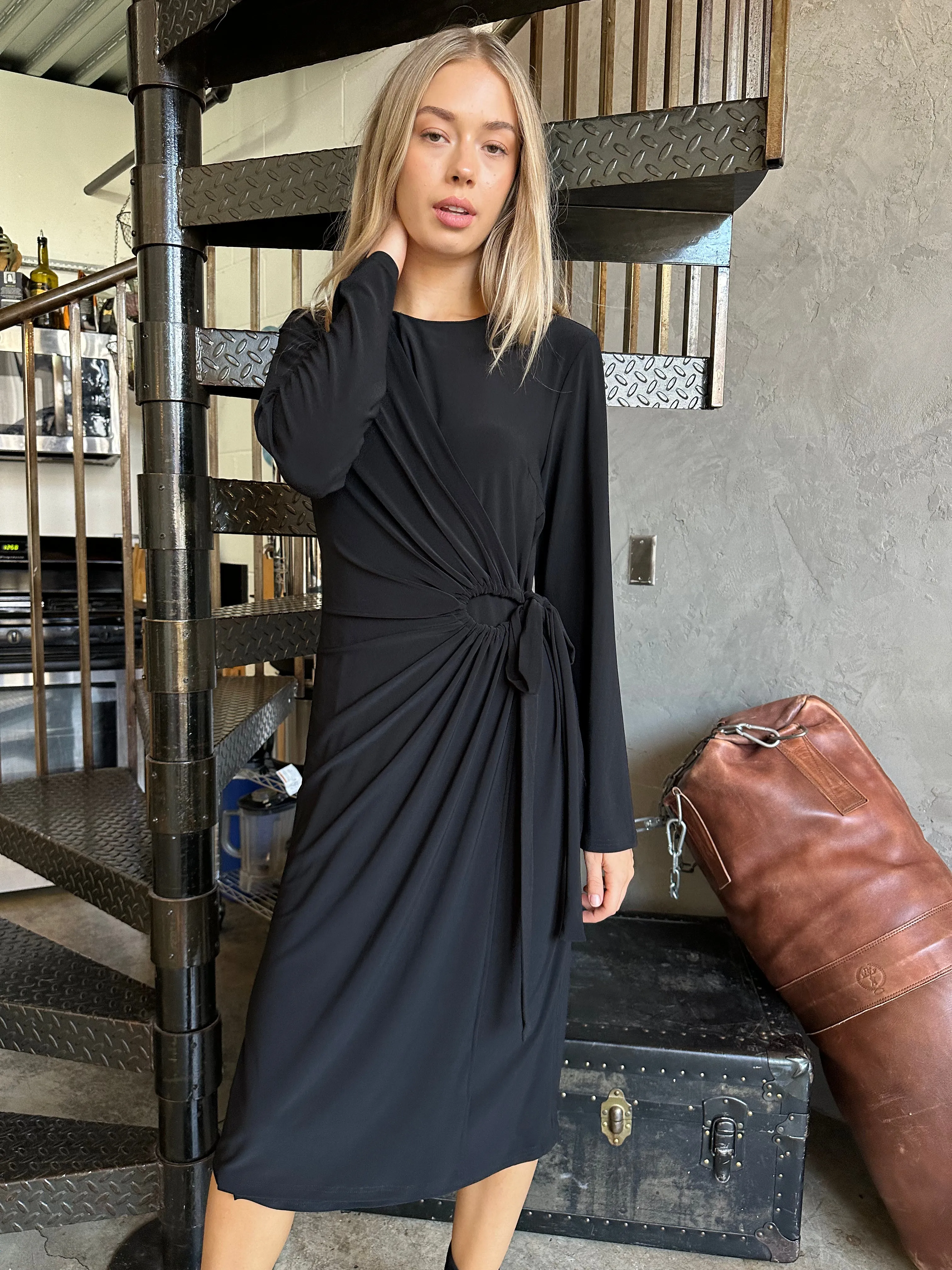 BLACK STRETCH WRAP DRESS byMM