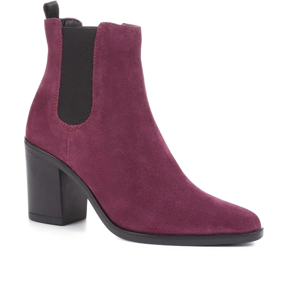 Clair Heeled Chelsea Boots - CLAIR / 322 538