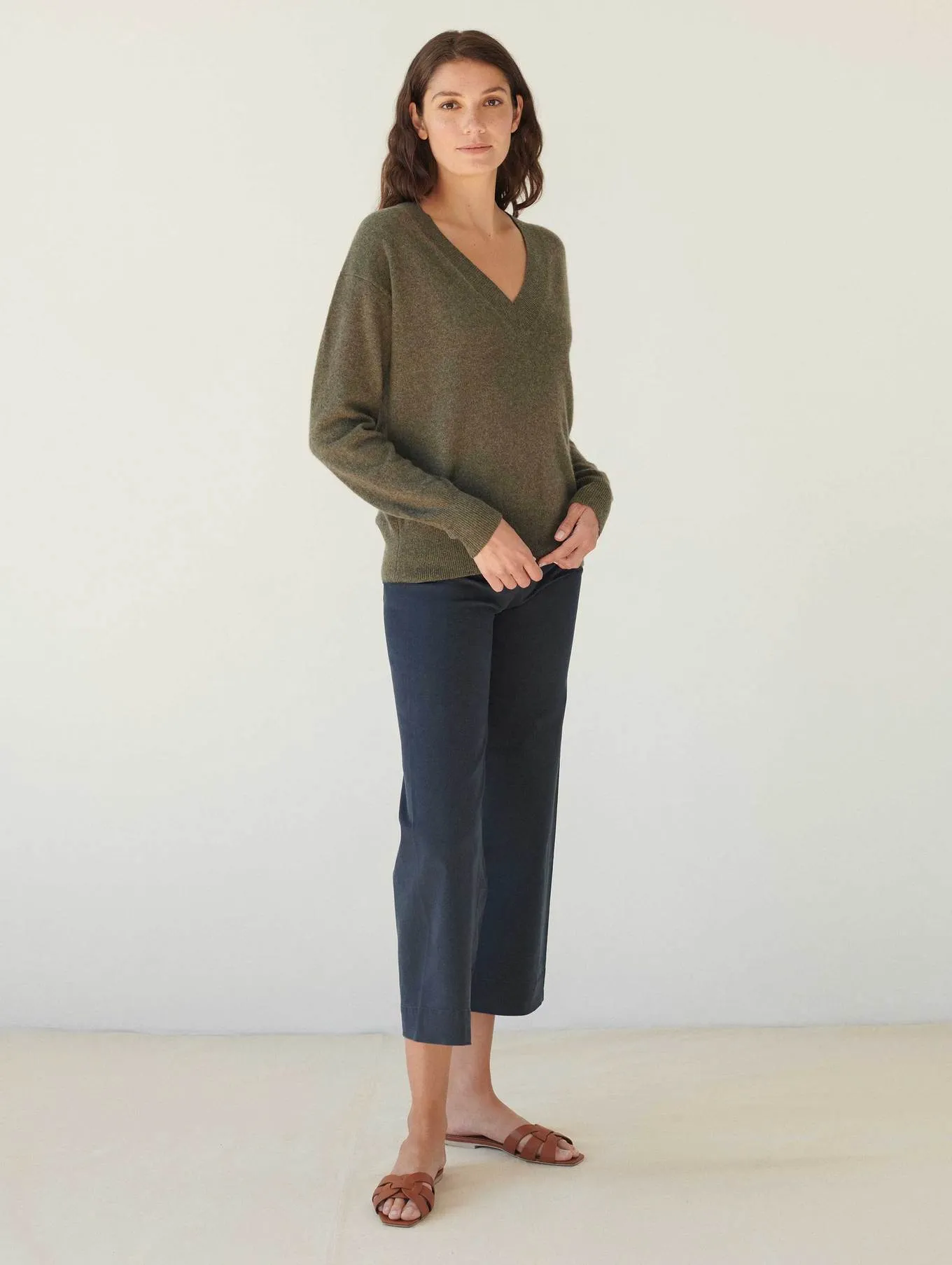 Essential Cashmere V Neck - Vintage Khaki