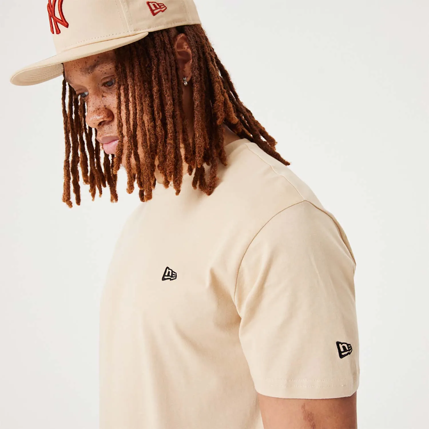 NEW ERA ESSENTIAL TEE