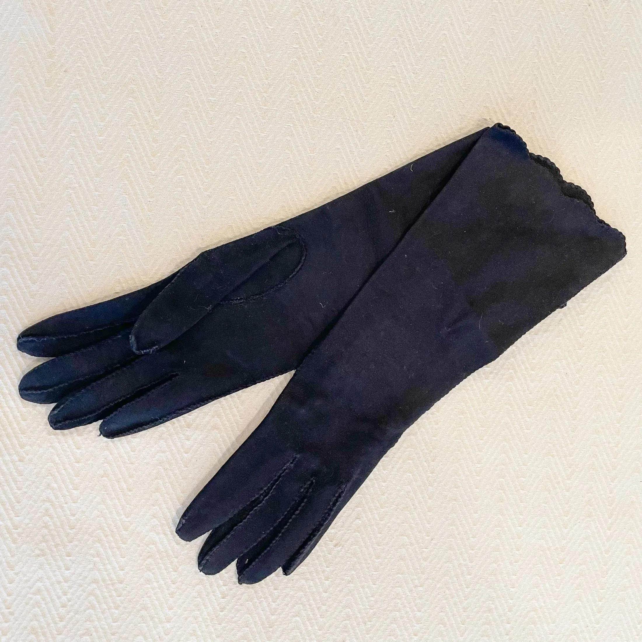 Vintage 40s/50s Black Cotton Gloves, Scallop Details SZ 6 1/2